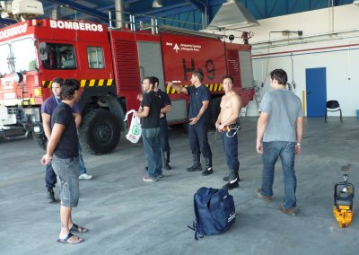 Bomberos felices